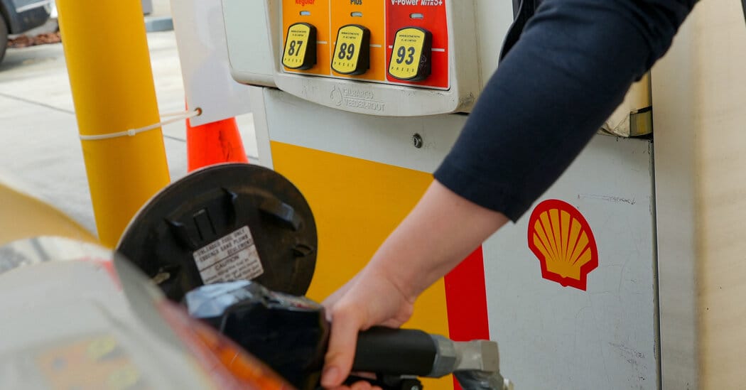 ราคาน้ำมันดิบพุ่งสูงขึ้นจากวิกฤตตะวันออกกลาง