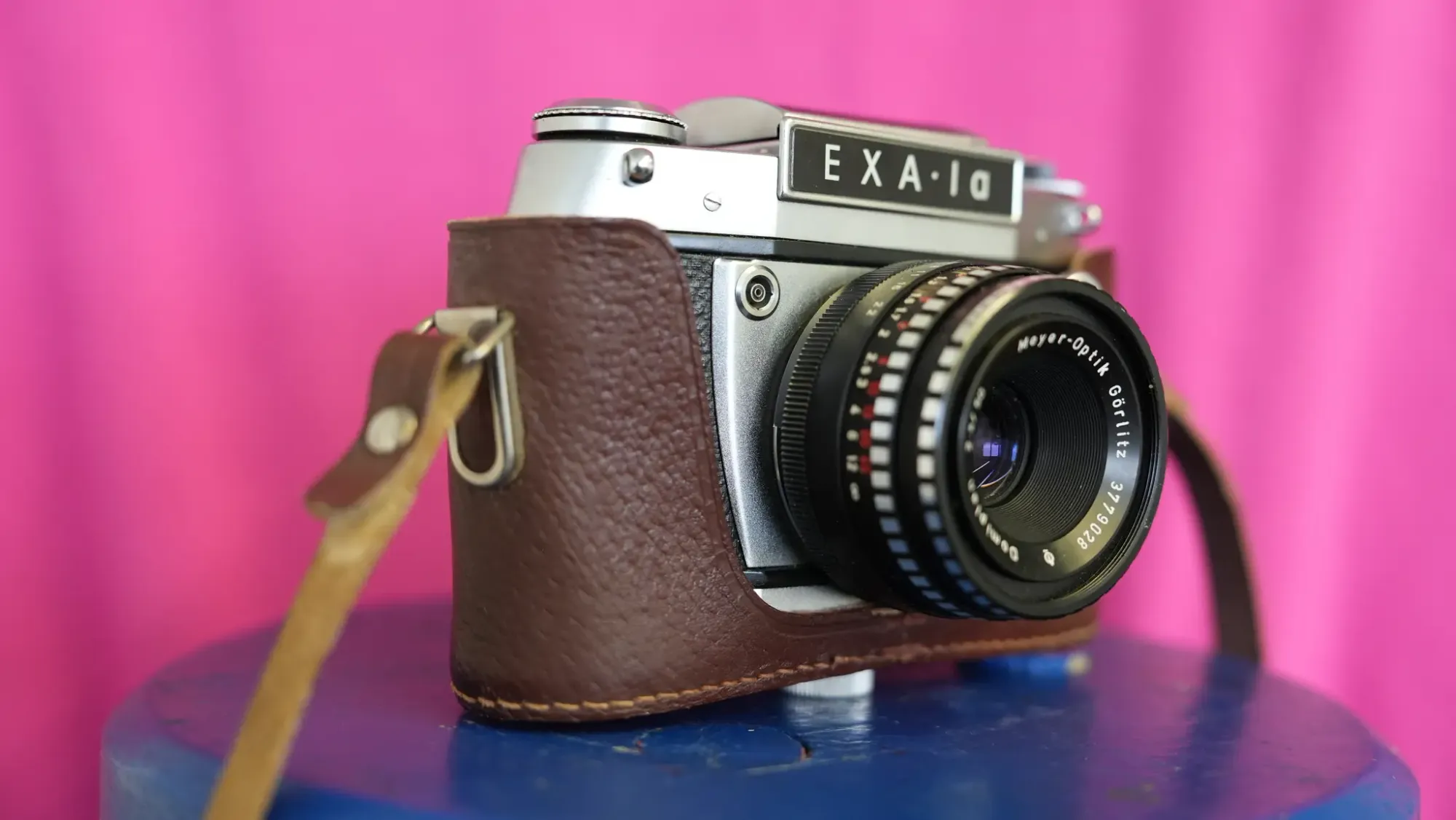 ภาพประกอบผู้หญิงยืนหยัดต่อสู้ความไม่เท่าเทียม