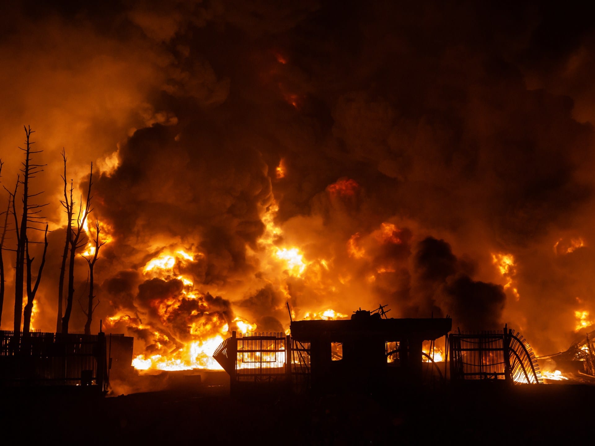 ภาพประกอบคลังน้ำมันที่ถูกโจมตี