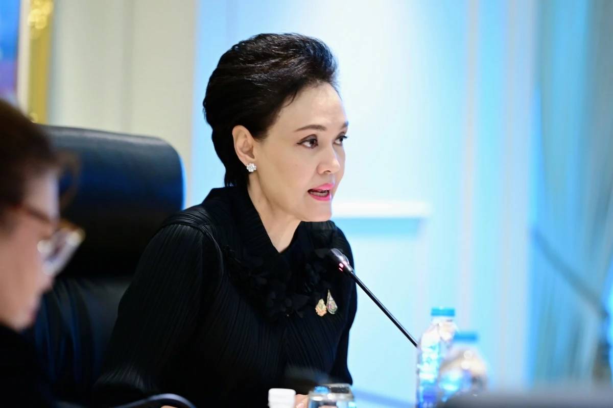 ภาพอนุทิน ชาญวีรกูล ในการประชุมรับมือวิกฤต