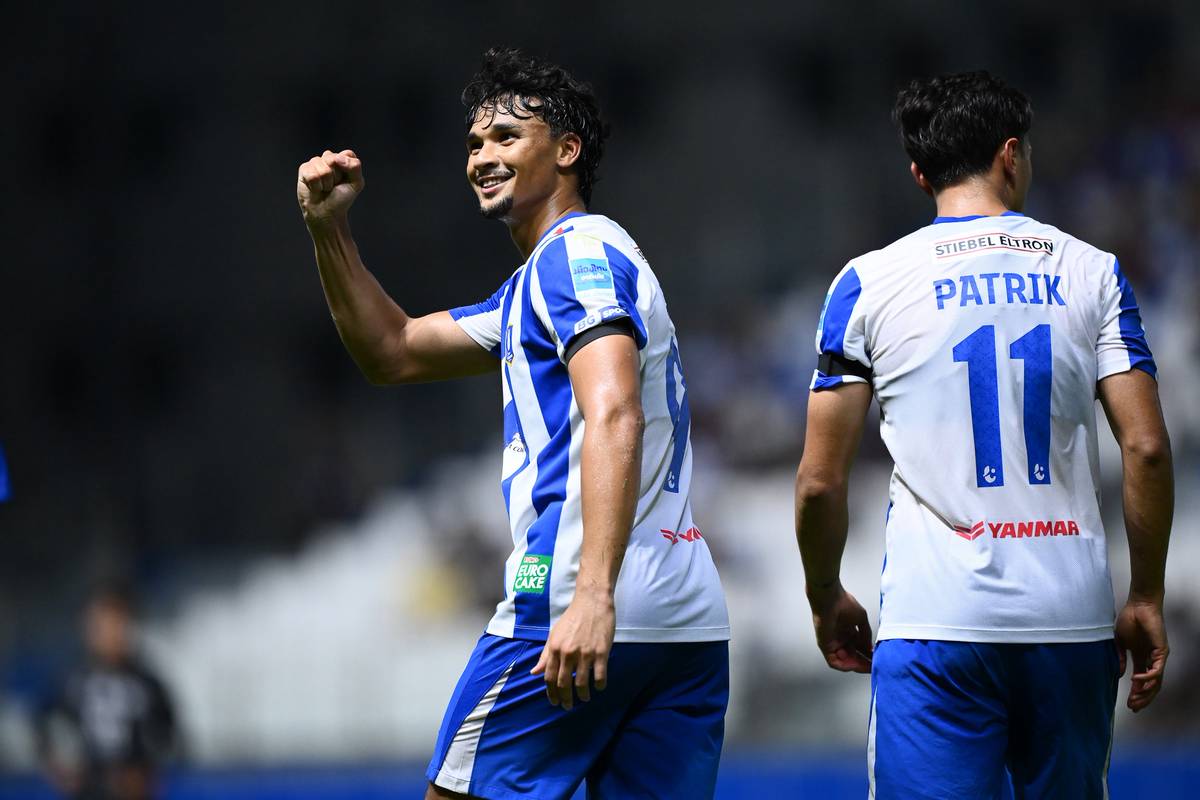 ภาพการแข่งขันฟุตบอลเมืองไทยคัพ