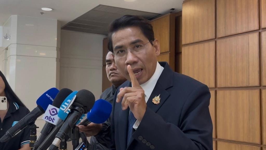 ภาพประกอบ: ณัฐวุฒิ วงศ์เนียม ให้สัมภาษณ์สื่อ