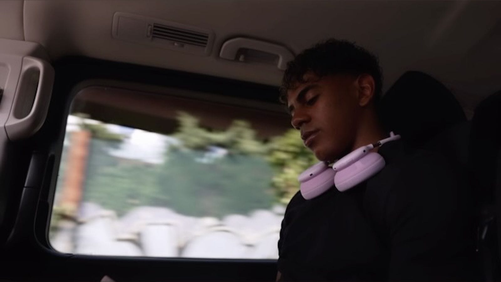 ภาพ Lamine Yamal สวมหูฟัง Beats รุ่นใหม่