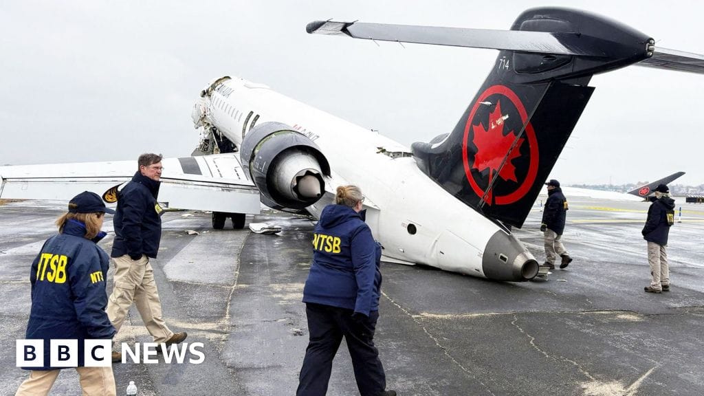โศกนาฏกรรมรันเวย์: เครื่องบิน Air Canada ชนรถดับเพลิงที่ LaGuardia คร่าชีวิตนักบินสองนาย