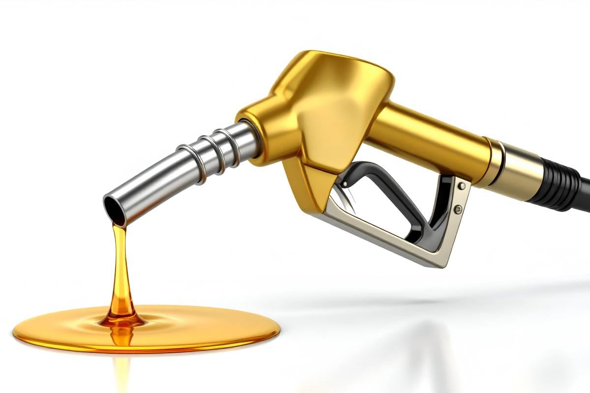 น้ำมันขึ้น 6 บาท: วิกฤตพลังงานโลกกับผลกระทบต่อคนไทย