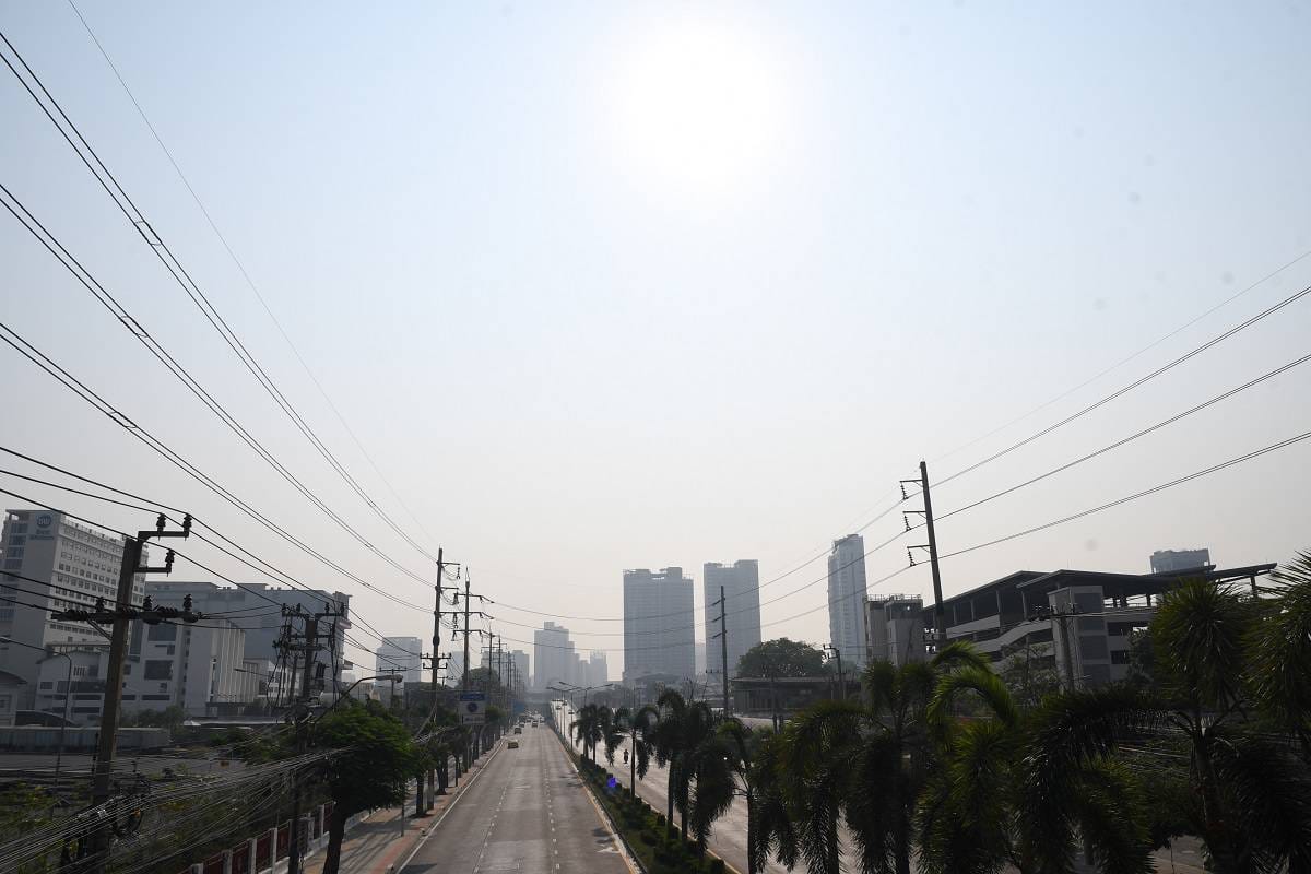 อุณหภูมิร้อนระอุ! ทั่วไทยเผชิญ "อากาศร้อนจัด" พร้อมรับมืออันตรายและฝุ่นก่อนสงกรานต์
