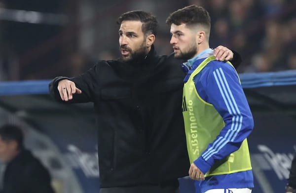 โคโม่: เมื่อความทะเยอทะยานสู่แชมเปี้ยนส์ลีกปะทะกับการดิ้นรนหนีตกชั้นของกายารี