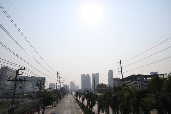 อุณหภูมิร้อนระอุ! ทั่วไทยเผชิญ "อากาศร้อนจัด" พร้อมรับมืออันตรายและฝุ่นก่อนสงกรานต์
