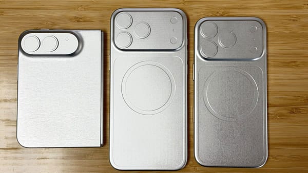 เผยโฉมอนาคต! หลุดดัมมี่ iPhone 18 Pro Max และ iPhone Ultra ดีไซน์จอพับ ไร้ MagSafe กล้องคู่สุดล้ำ